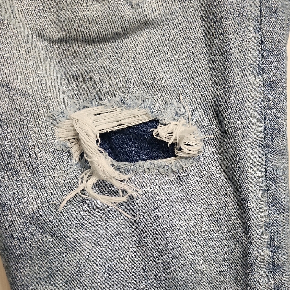 Old Navy Men's Light Blue Relaxed Jeans - Picture 4 of 15